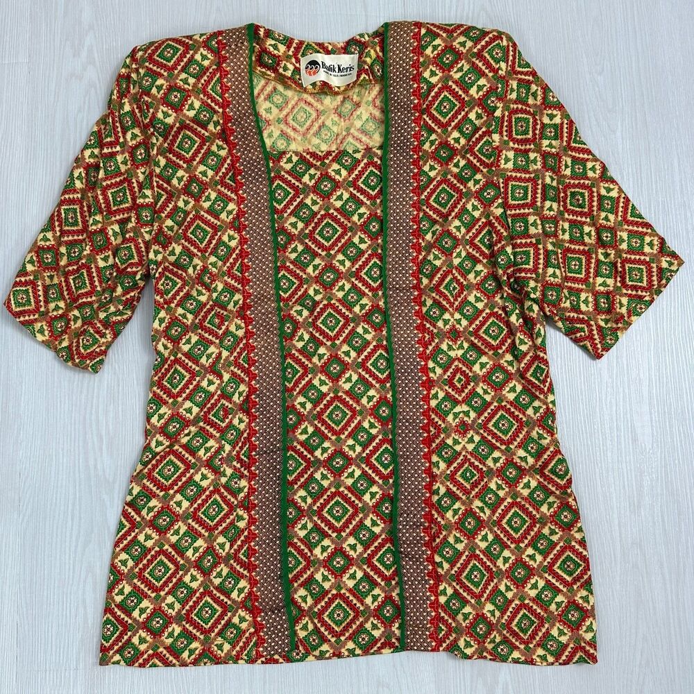 Batik Keris Women's M Multi Color Super soft Floral Tropical Casual Blouse